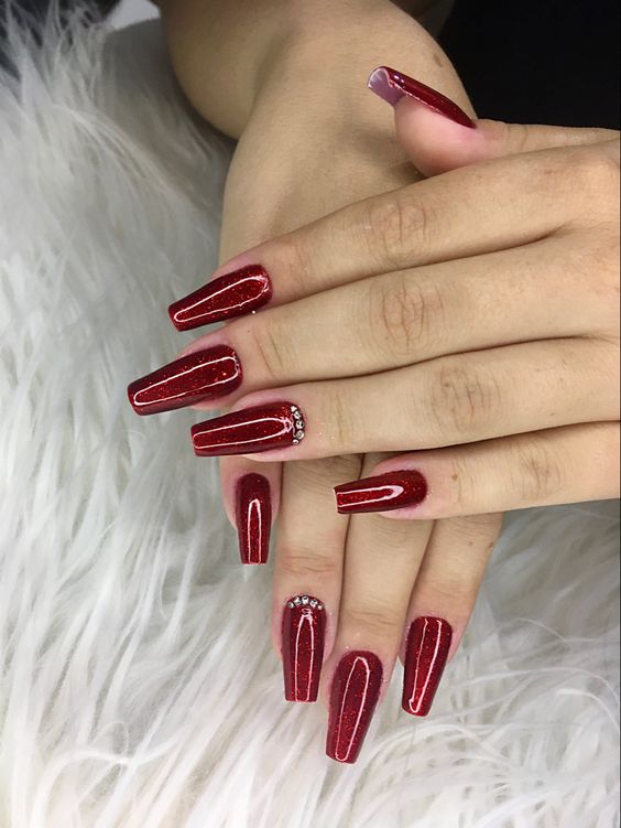 ideias de unhas em gel vermelha decoradas