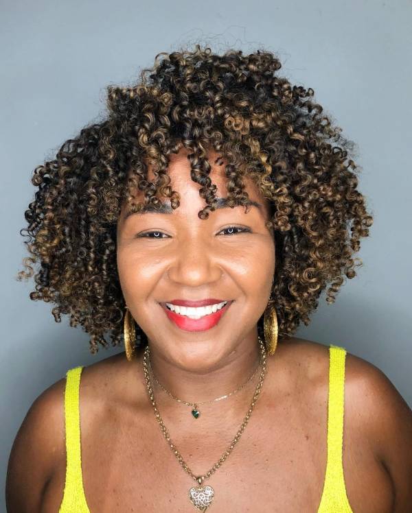 morena iluminada vs ombré hair cabelo cacheado curto