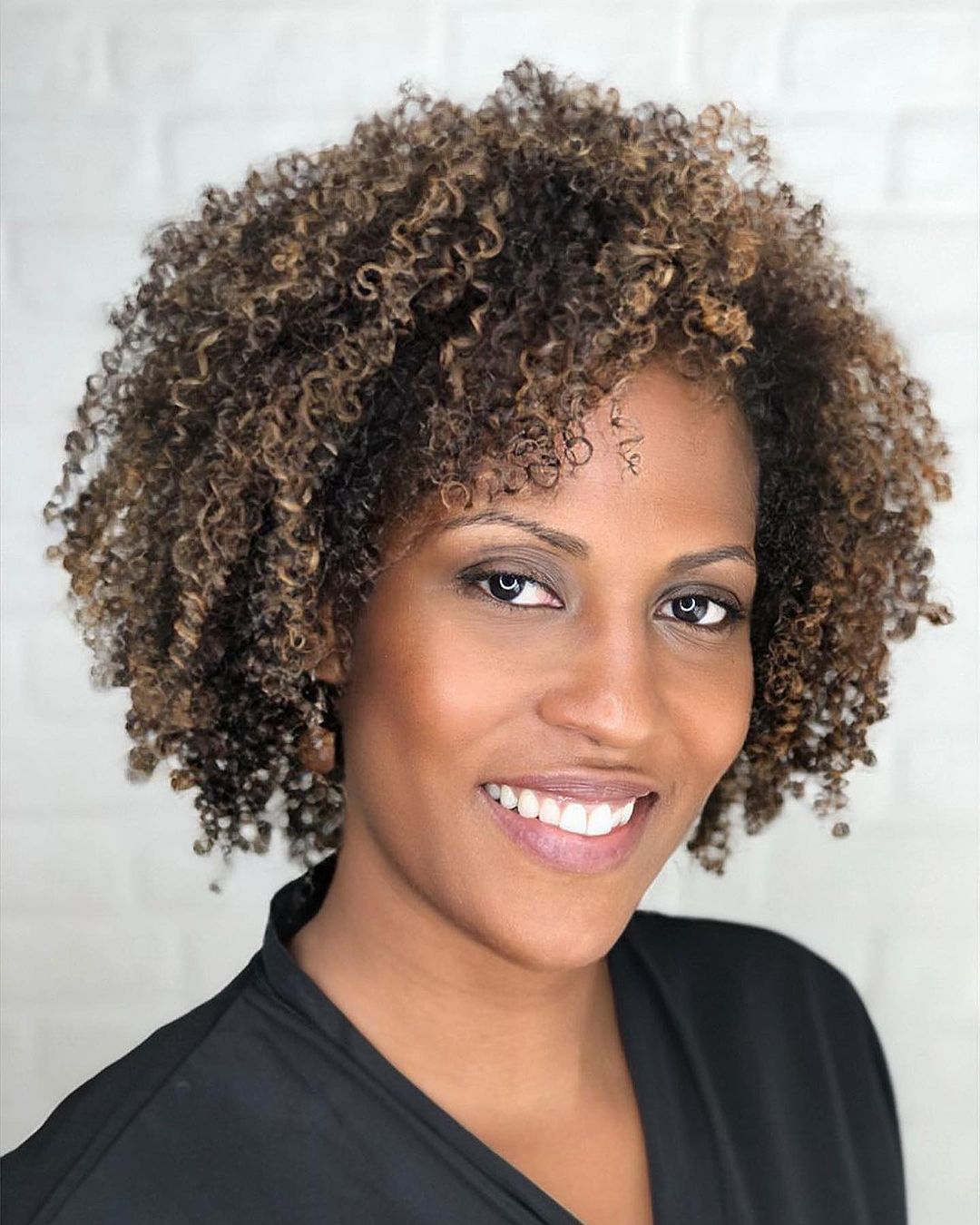 erros comuns ao fazer morena iluminada cabelo cacheado