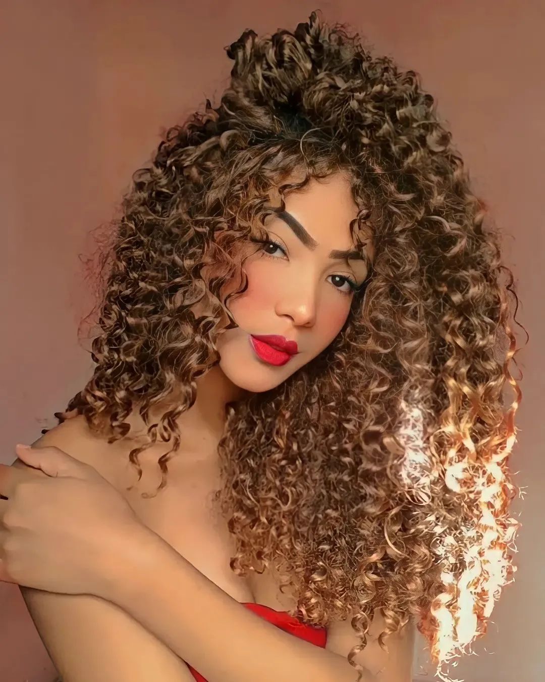 cuidados morena iluminada mel cabelo cacheado