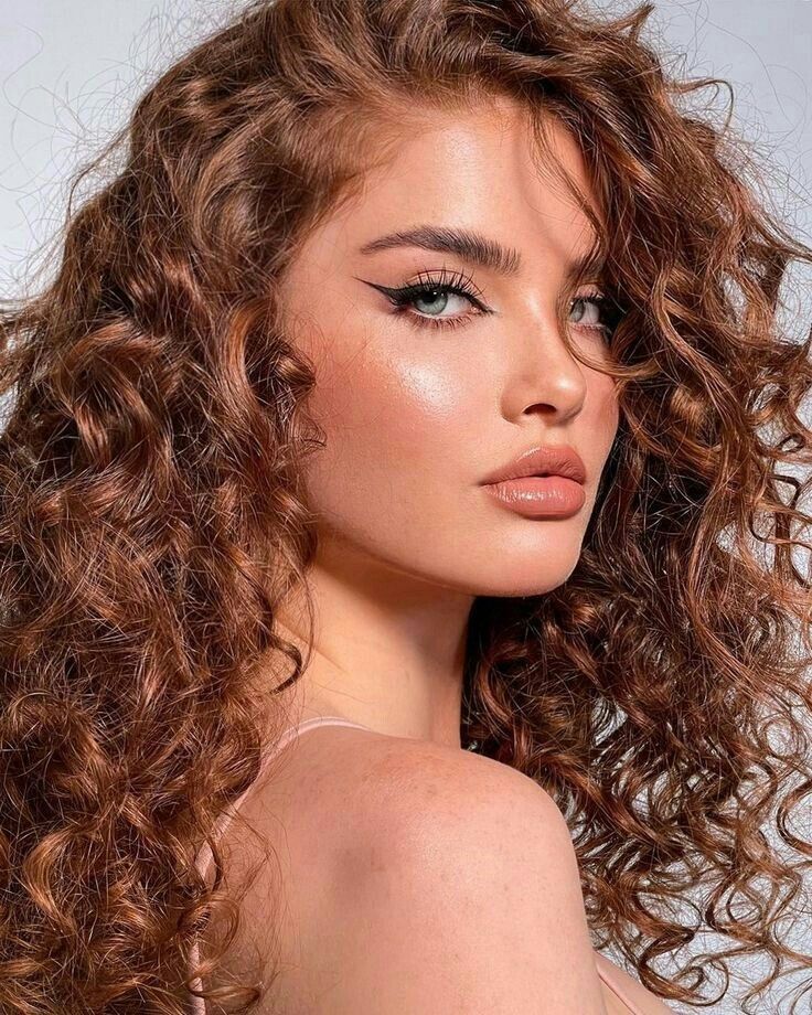 morena iluminada mel tons de mel caramelo cacheado