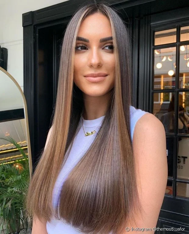 retoque morena iluminada cobre raiz esfumada