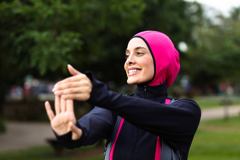 5 ideias de títulos:
1. Os Mitos do Treino Feminino Desvendados
2. Como Construir um Shape Harmonioso Treinando Superiores
3. A Força que Transcende o Treino: Impacto na Vida das Mulheres
4. Dicas de Treino para Mulheres com Rotinas Agitadas
5. A Importância da Musculação no Combate à Ansiedade Feminina