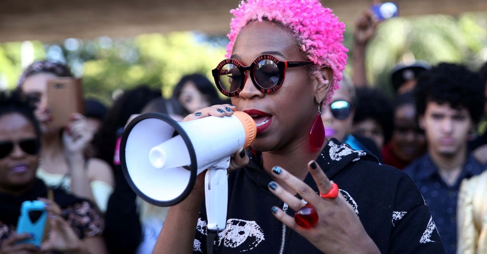 Guia Completo: Como Pintar o Cabelo Crespo de Rosa com Segurança