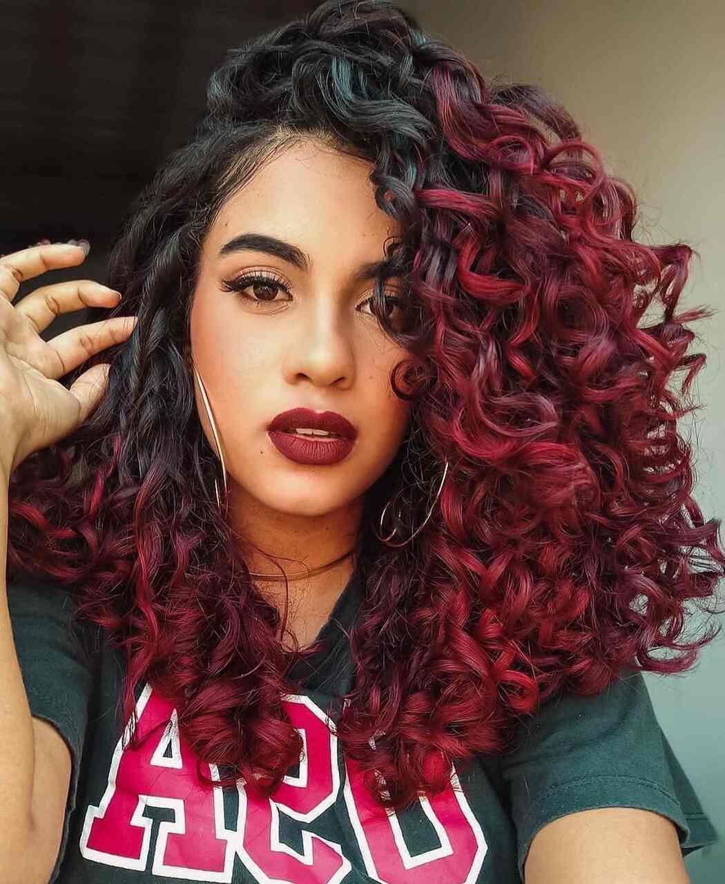 Cortes Curtos e Pixie Rosa em Mulheres Negras: Ousadia e Estilo