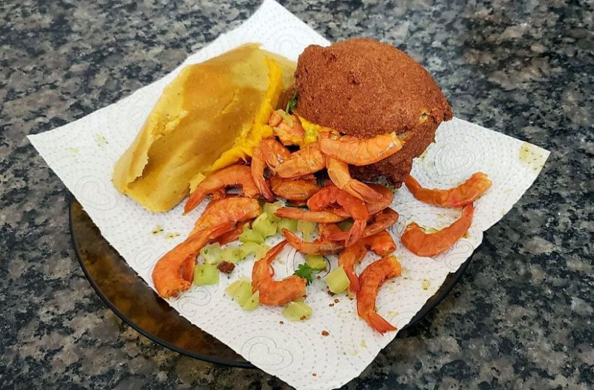 custo médio de um jantar com pratos que começam com n