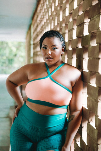 Como Escolher Roupas Plus Size que Valorizam Seu Corpo e Estilo