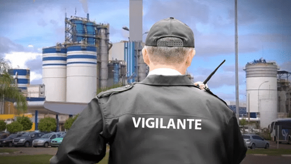 Guia Completo: Como Iniciar a Carreira de Vigilante no Brasil; Vigilante vs. Vigia: Entenda as Diferenças Legais e Profissionais; As Especializações do Vigilante: De Patrimonial a Segurança Pessoal Privada; Requisitos e Formação: Tudo o que Você Precisa para Ser um Vigilante Legalizado; O Papel do Vigilante na Segurança de Eventos e Transporte de Valores