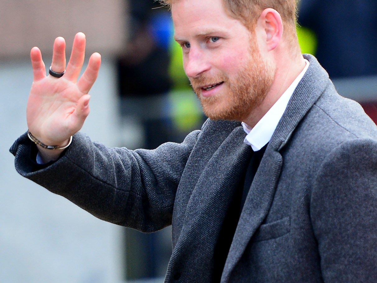 5 ideias de títulos:
1. Anel Preto na Mão Esquerda: Desvendando os Significados Religiosos e Modernos
2. O Poder do Anel de Tucum: Um Símbolo de Luta e Compromisso Social
3. Alianças Pretas: A Nova Tendência para Casamentos e Compromissos
4. Anel Ace na Mão Esquerda: Entendendo a Expressão de Identidade
5. Tecnologia e Estilo: O Papel dos Anéis Pretos Inteligentes