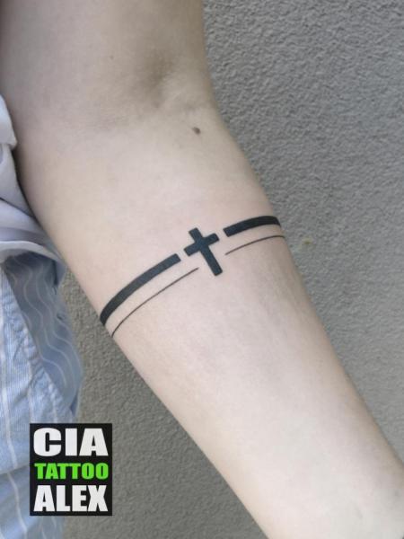 tatuagem estilo blackwork braço