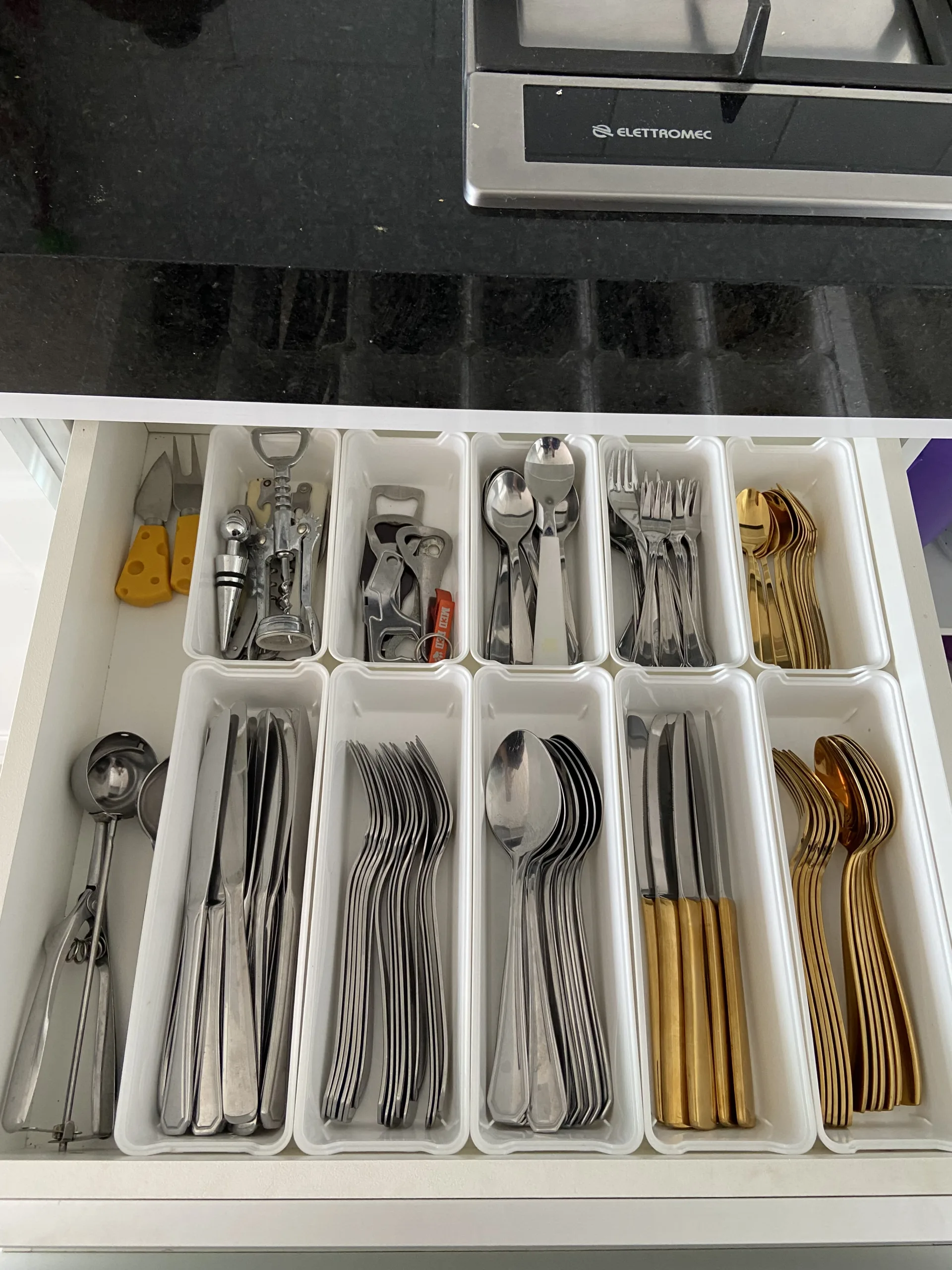 organização da gaveta de talheres