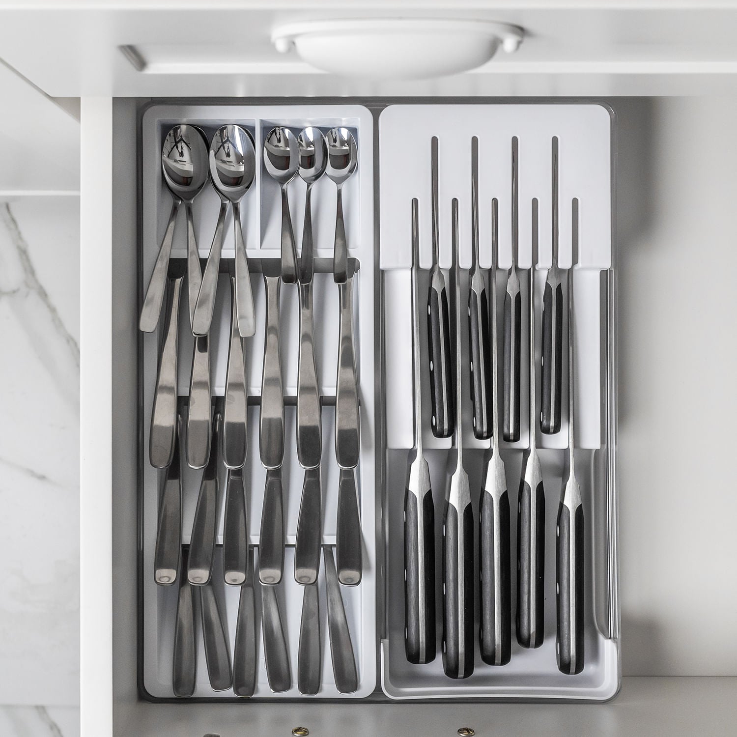 organização eficiente de talheres