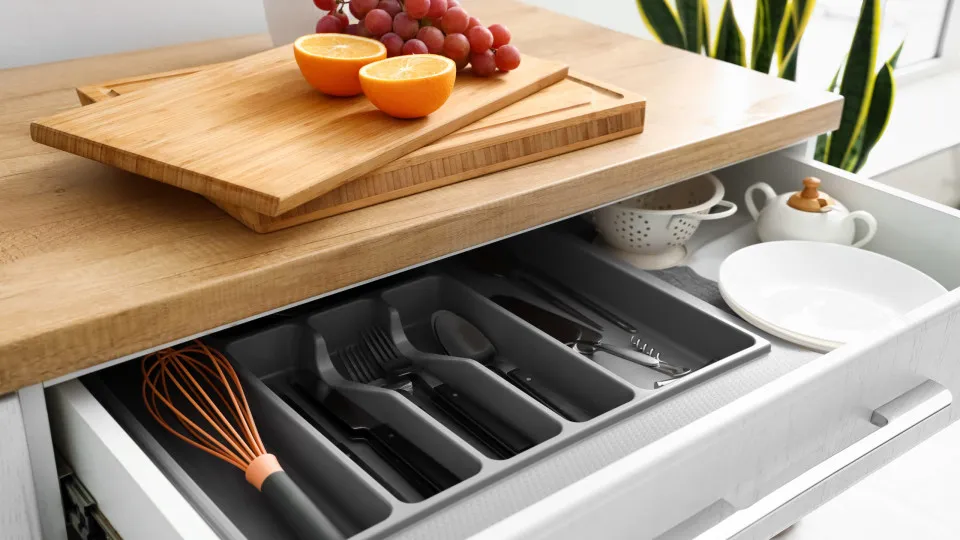 organização da gaveta de talheres