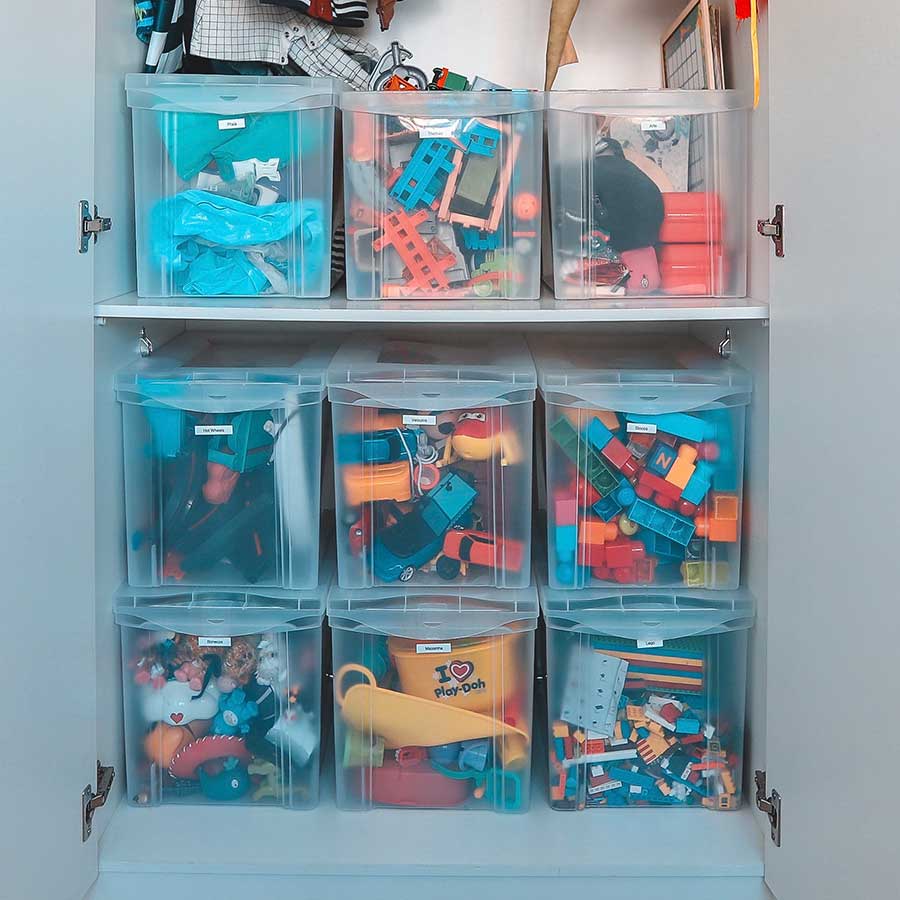 organização de brinquedos em quarto pequeno