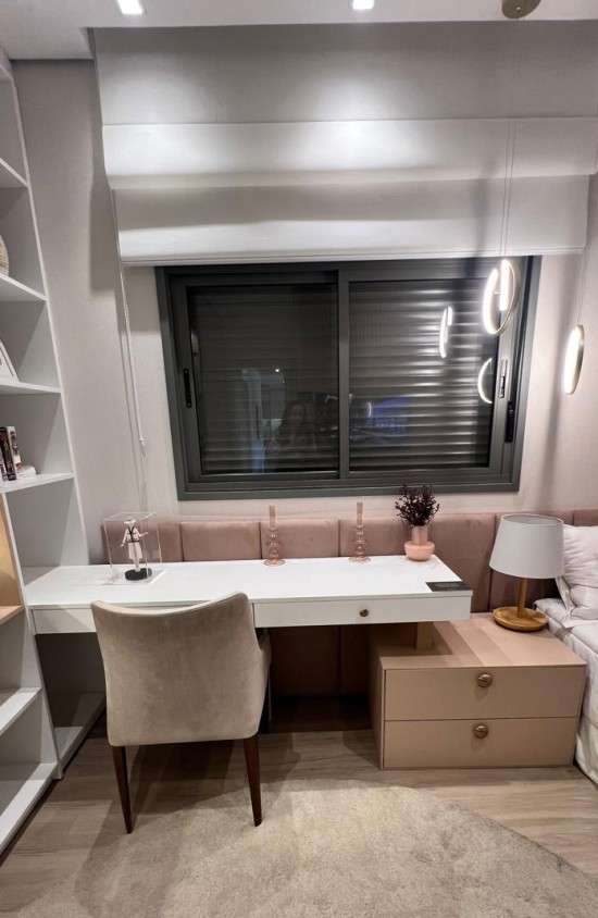 Decoração e Toque Pessoal: Personalizando seu Home Office a Dois