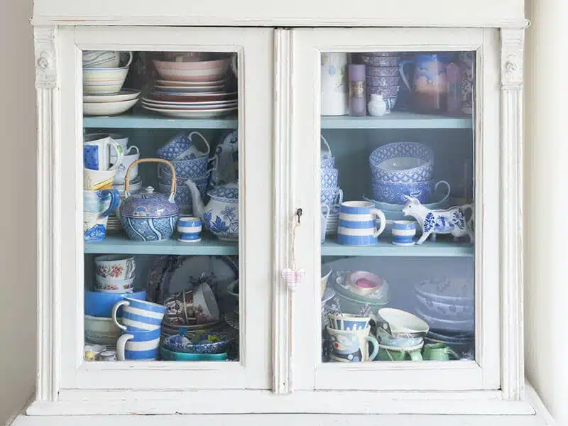 soluções para otimizar espaço em armários de cozinha