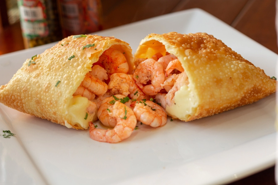 Pastel e Caldo de Cana: A Dupla Perfeita das Feiras Brasileiras