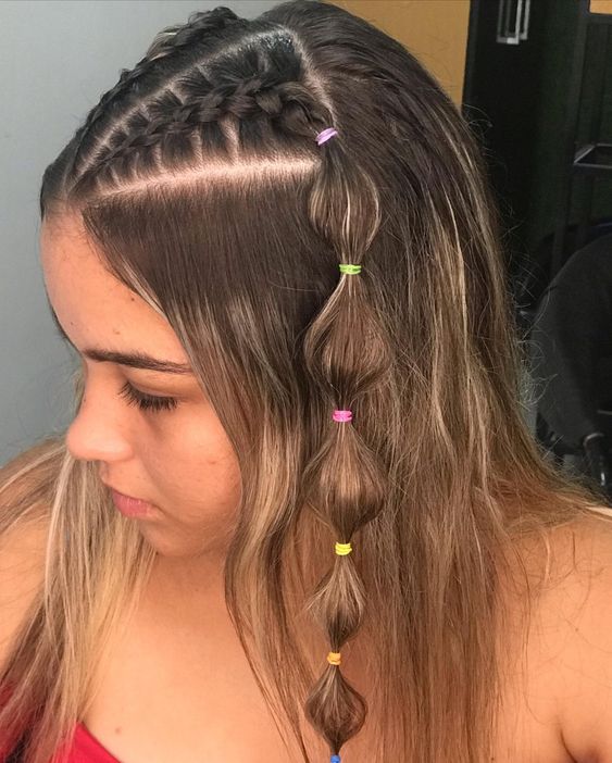 penteado com liguinha na franja