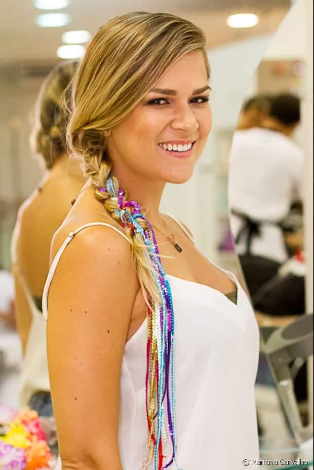penteado de carnaval com fita