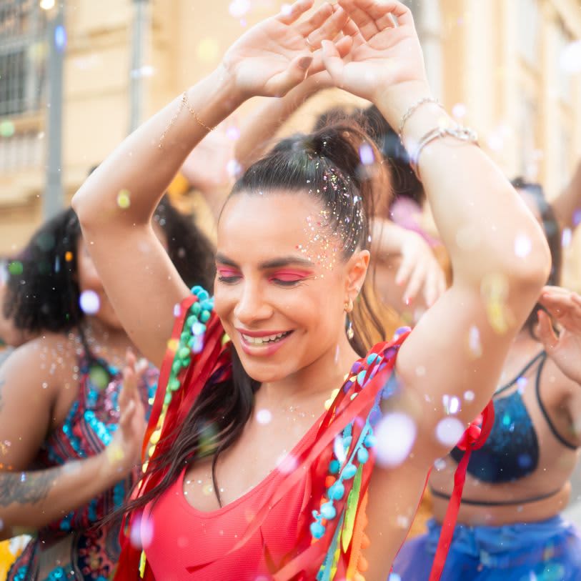 penteado de carnaval com fita