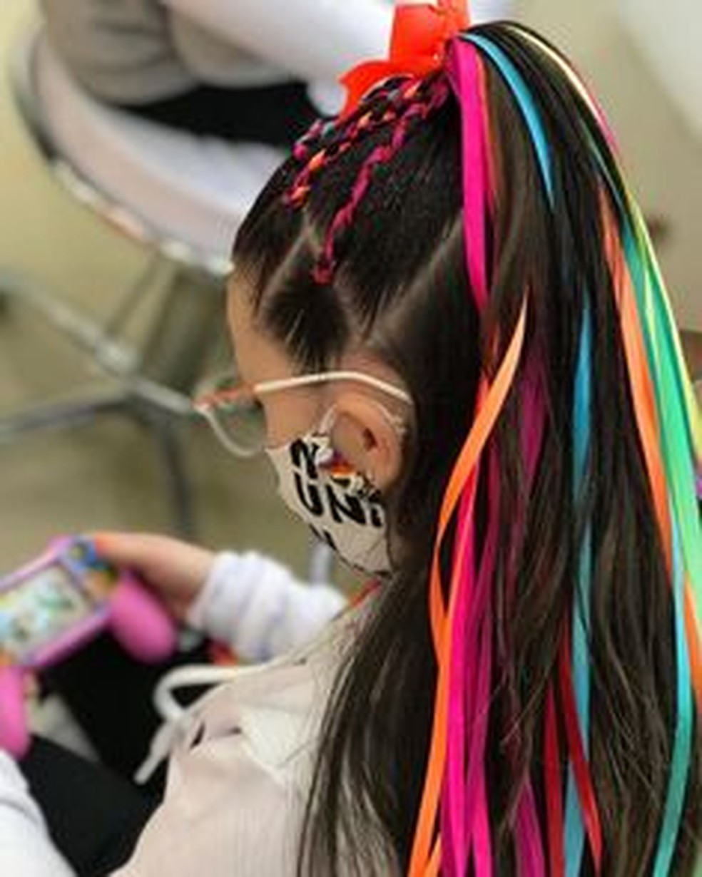 penteado de carnaval com fita