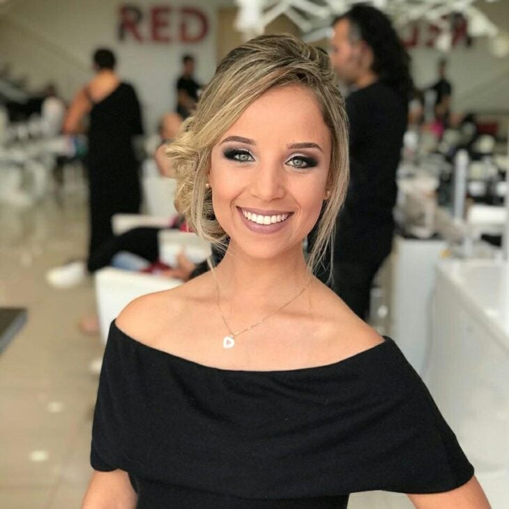 5 Ideias de Penteados Laterais Presos para Arrasar em Qualquer Ocasião
Como Fazer um Penteado Lateral Elegante em Casa
Os Melhores Penteados Laterais para Cabelos Cacheados
Penteado Lateral: Do Dia a Dia a Eventos Formais
Tendências de Penteados Laterais Presos para 2024