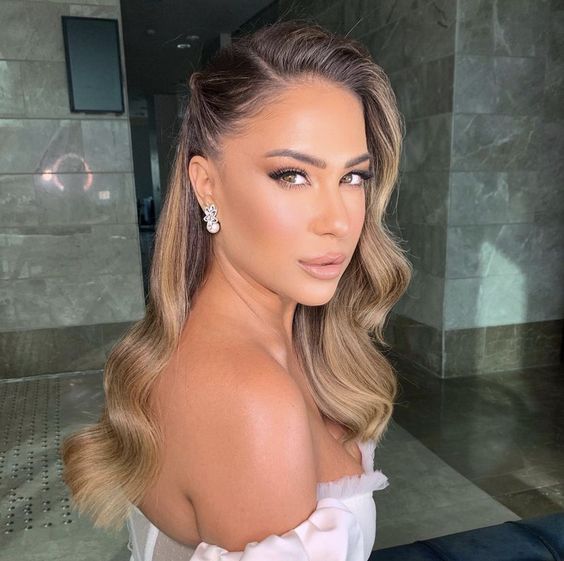 5 Ideias de Penteados Laterais Presos para Arrasar em Qualquer Ocasião
Como Fazer um Penteado Lateral Elegante em Casa
Os Melhores Penteados Laterais para Cabelos Cacheados
Penteado Lateral: Do Dia a Dia a Eventos Formais
Tendências de Penteados Laterais Presos para 2024