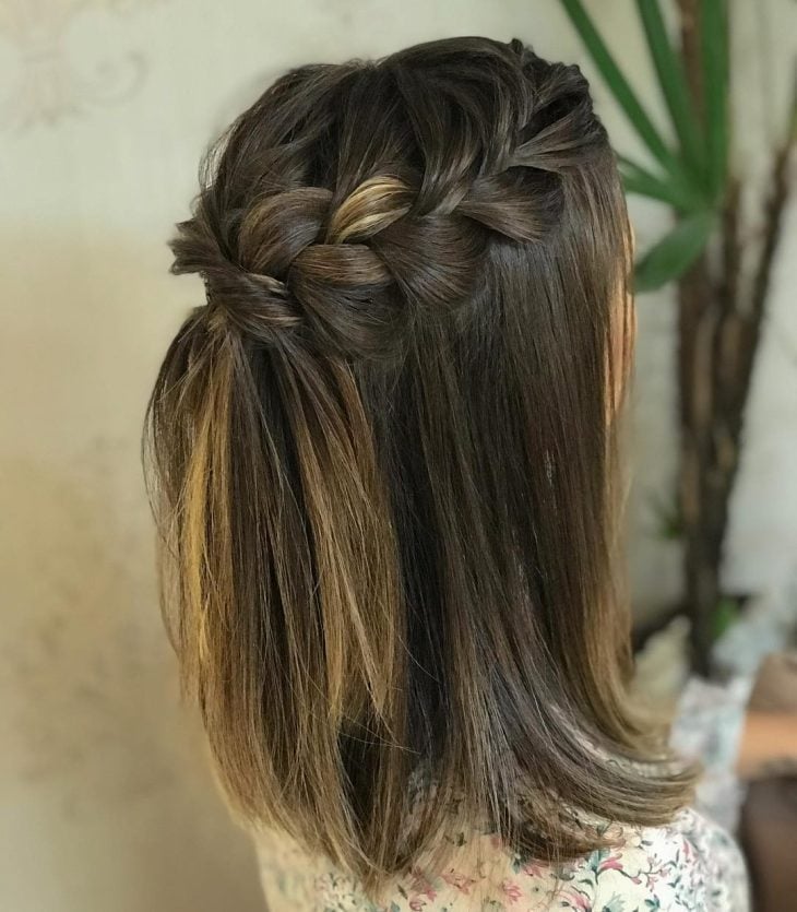 5 Ideias de Penteados para Festa de 15 Anos em 2025
Como Escolher o Penteado Perfeito para sua Festa de 15 Anos
Penteados Incríveis para Convidadas de Festas de 15 Anos
Tendências de Penteados para Debutantes em 2026
O Guia Definitivo de Penteados para Festas de 15 Anos