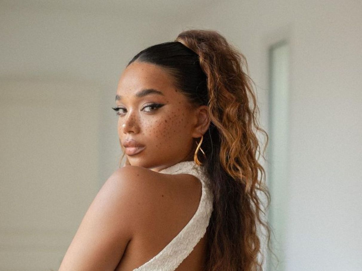 5 Ideias de Penteados para Festa de 15 Anos em 2025
Como Escolher o Penteado Perfeito para sua Festa de 15 Anos
Penteados Incríveis para Convidadas de Festas de 15 Anos
Tendências de Penteados para Debutantes em 2026
O Guia Definitivo de Penteados para Festas de 15 Anos