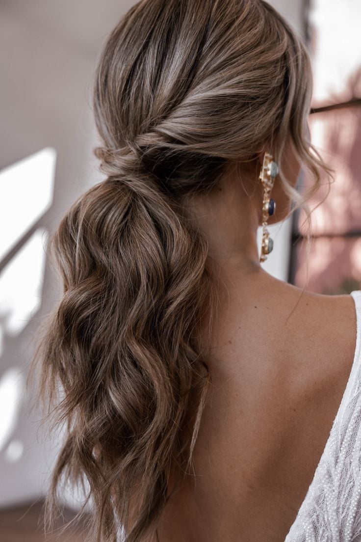 penteado para madrinha de casamento cabelo medio preso