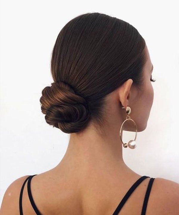 penteado para madrinha de casamento cabelo medio com franja