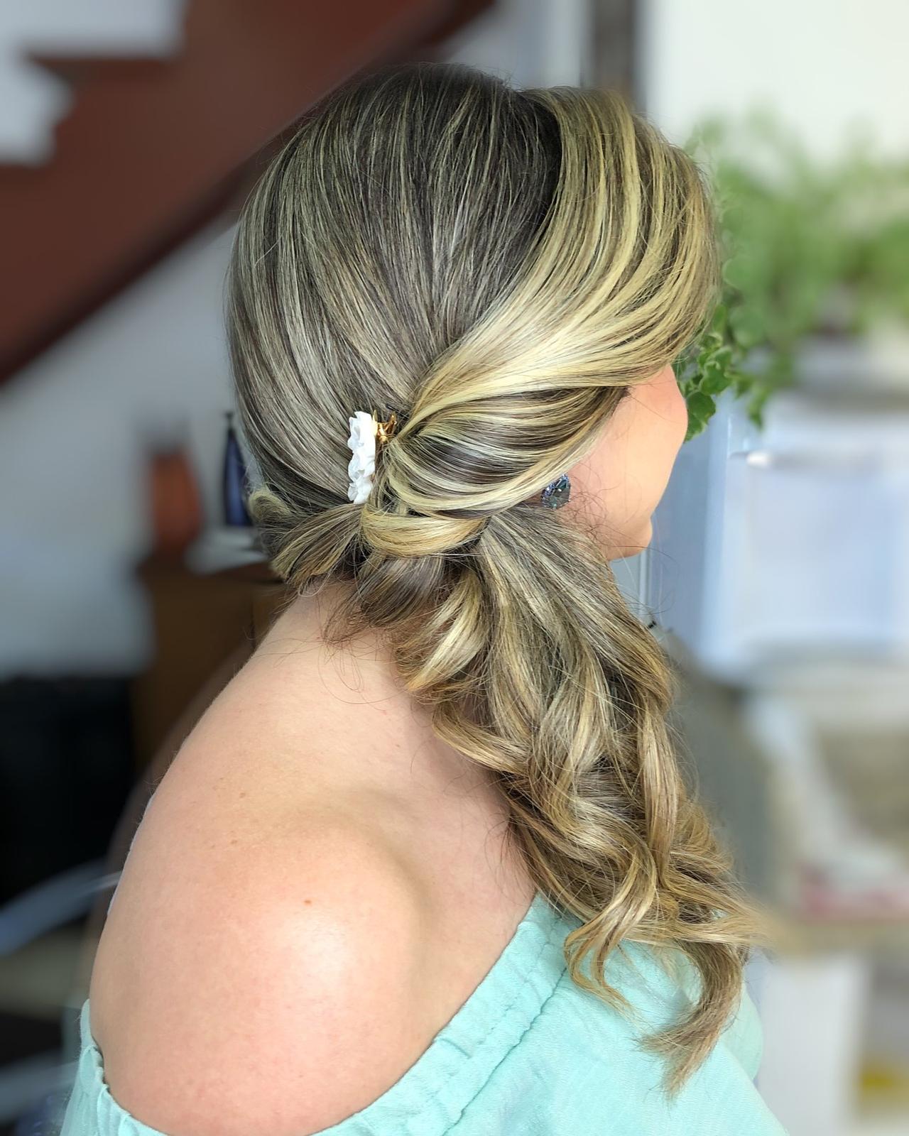 penteado para madrinha de casamento cabelo medio com trança