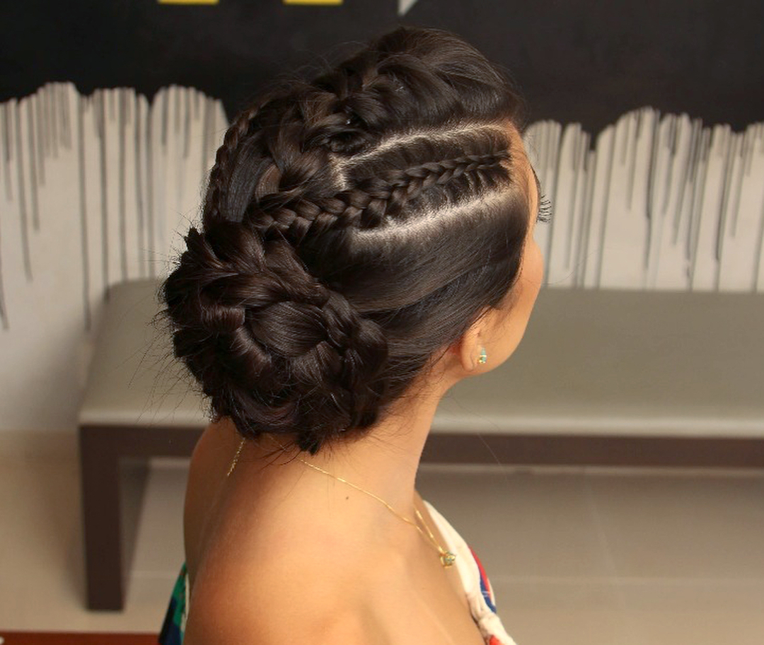 penteado trança lateral embutida para casamento convidada cabelo curto