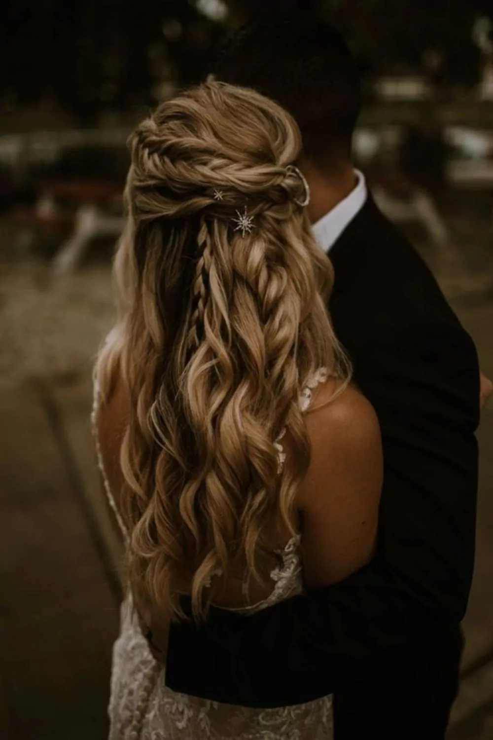 Penteados Boho para Noivas: Inspirações Românticas para Casamentos ao Ar Livre