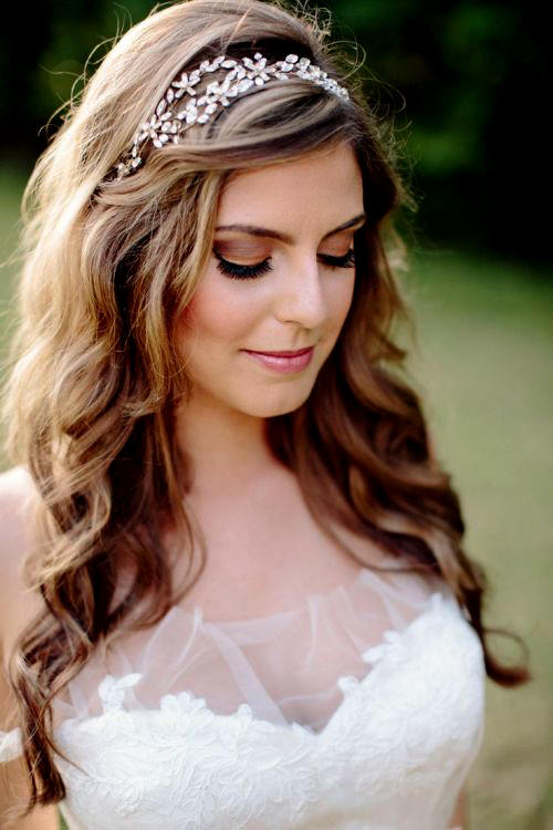 ideias de penteados com tiara para casamento