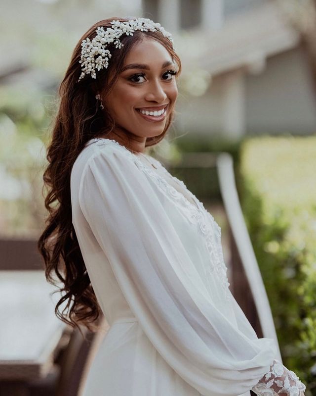 5 Ideias de Penteados de Noiva Naturais para 2017
Guia Completo: Penteados de Noiva Românticos e Despojados
Tendências de Acessórios para Noivas em 2017
Como Escolher o Penteado de Noiva Perfeito: Dicas de 2017
Inspiração: Penteados Semi-Presos e Soltos para Noivas