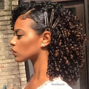 Como escolher o penteado cacheado ideal para seu tipo de rosto no casamento