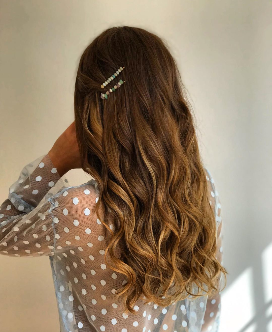 como economizar no penteado de casamento convidada