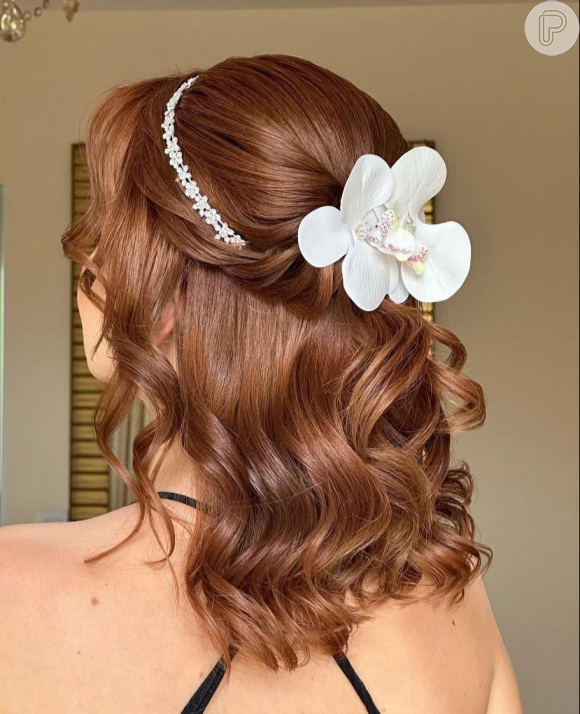 Como Fazer Ondas Naturais em Cabelos Curtos para Eventos Formais