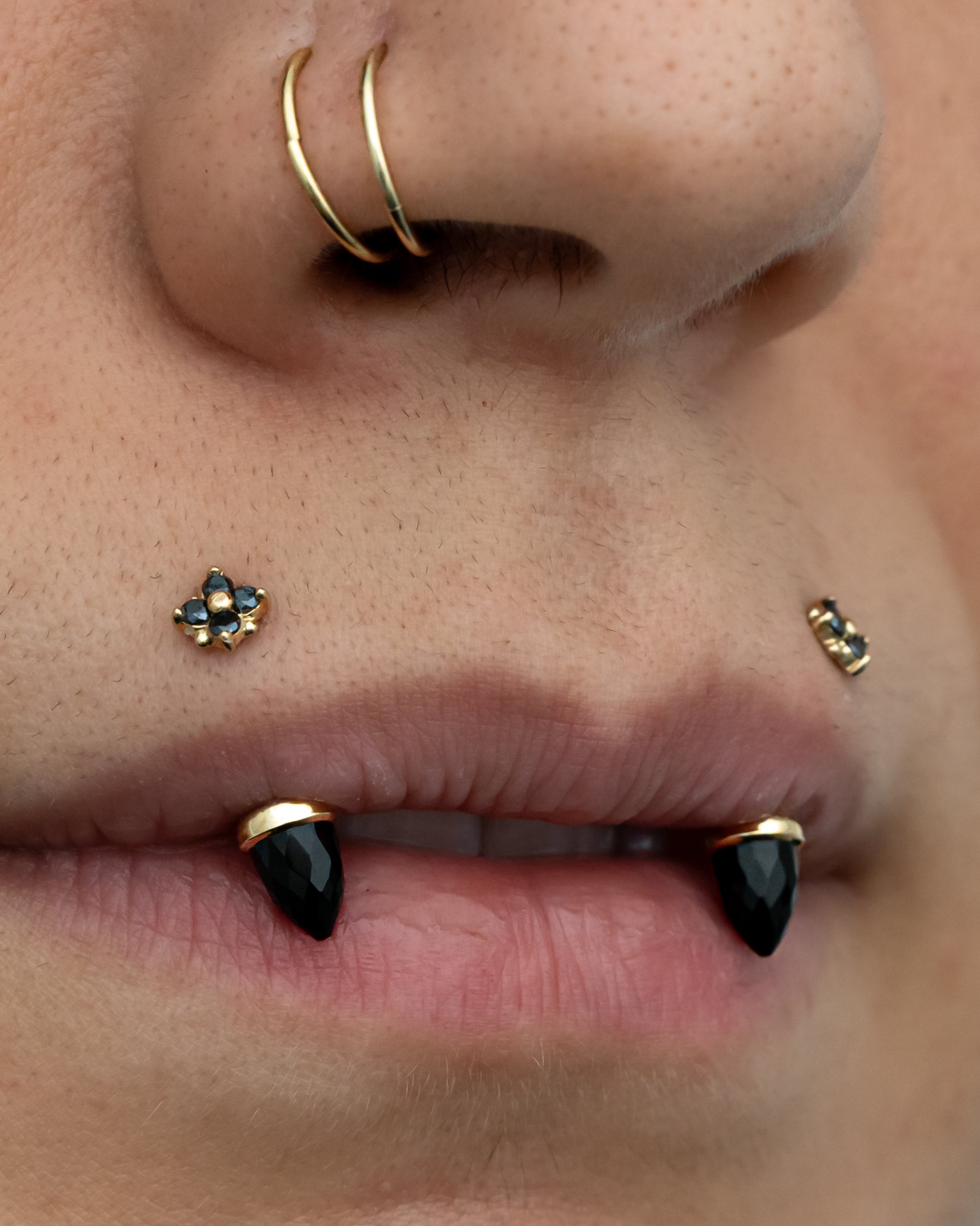 Guia Completo de Cuidados Pós-Piercing Labial