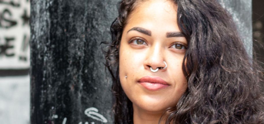 Riscos e complicações comuns em piercings faciais