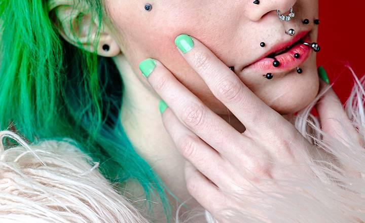 Guia completo de cuidados para o seu piercing na bochecha