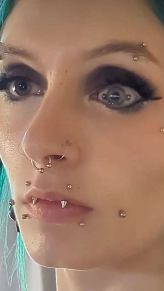 Materiais de joalheria ideais para piercings faciais