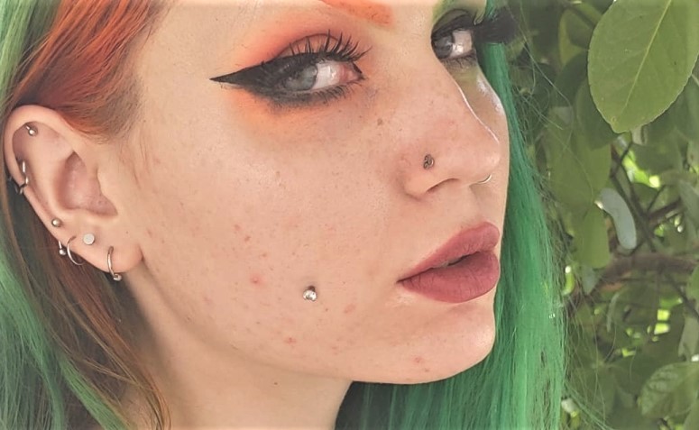 Guia completo de cuidados para o seu piercing na bochecha