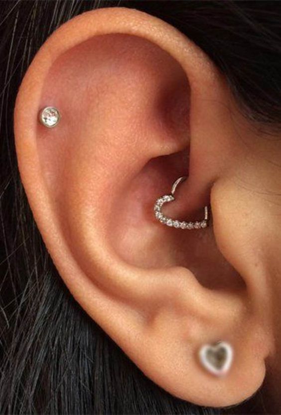 Materiais Ideais para Piercings na Orelha: Titânio vs. Aço Cirúrgico