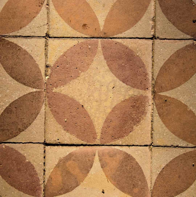 piso cerâmico marrom 20x20