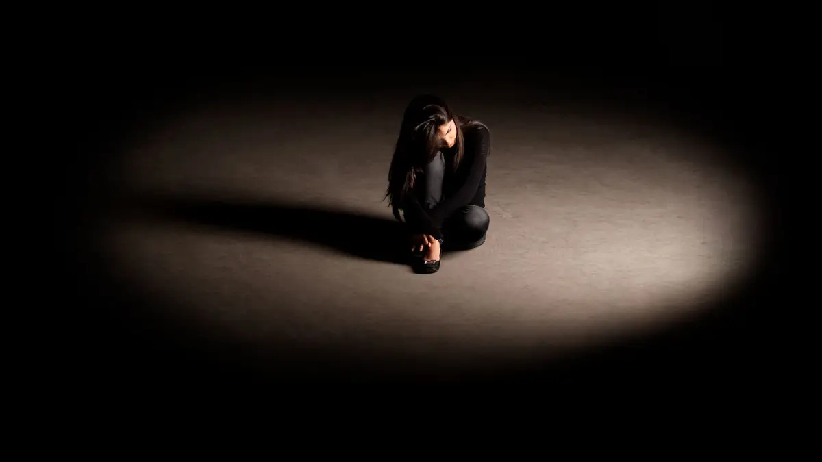 1. O que são vocalizações copulatórias? 2. Gemidos: um sinal de prazer ou performance? 3. Fatores fisiológicos por trás dos gemidos. 4. A influência da mídia nos gemidos sexuais. 5. Quando o silêncio na cama não é um problema.