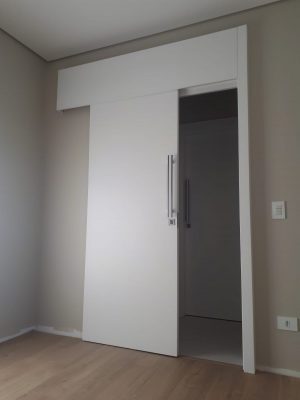 porta de correr para quarto de solteiro