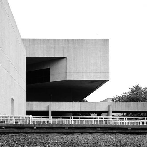 Quais são as principais características da arquitetura brutalista