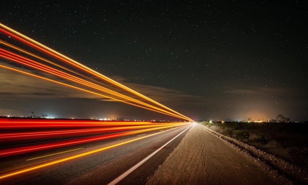 quanto tempo a luz leva para percorrer 1 metro